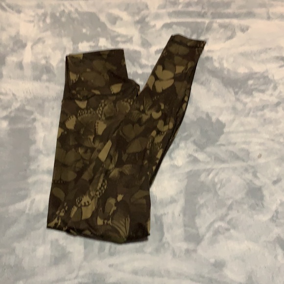 ❌SOLD❌Lululemon butterfly camo leggings - Picture 3 of 4